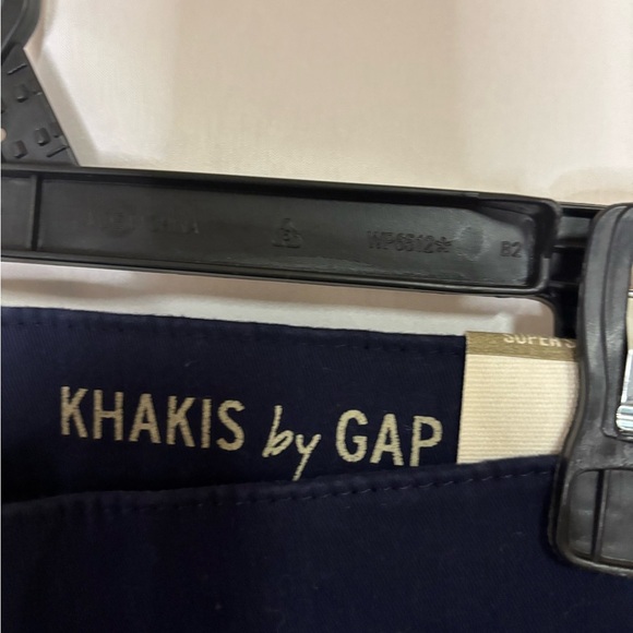 New with tags, womens size 2 Gap Khakis pants, #C844 - Picture 4 of 7
